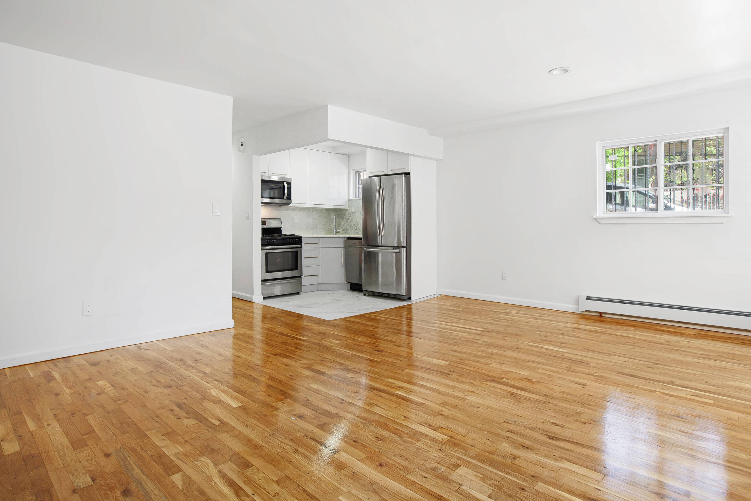 Newly Renovated Spacious Duplex with Backyard