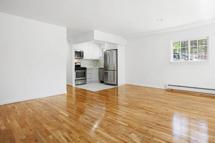 Newly Renovated Spacious Duplex with Backyard