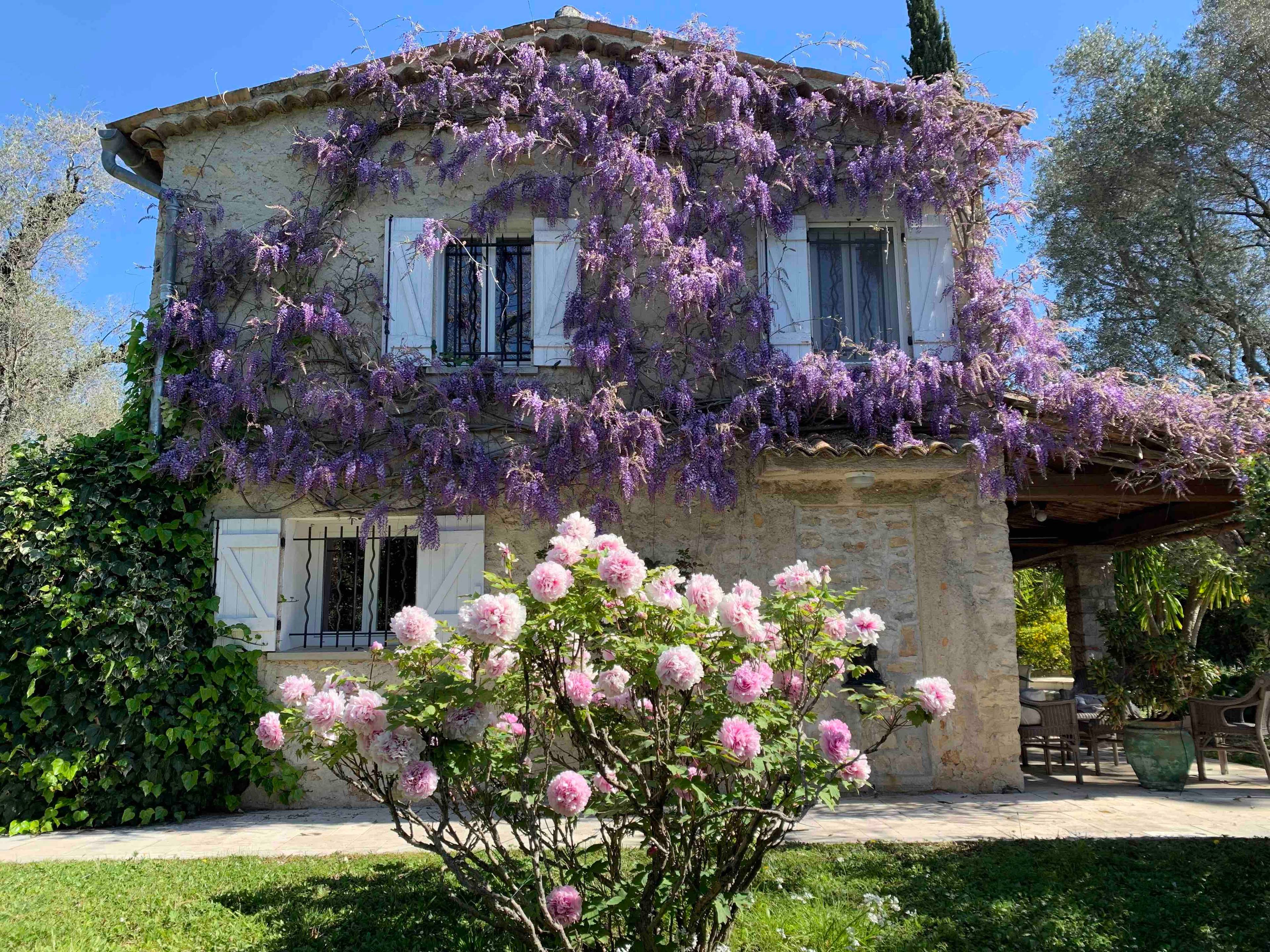 VILLA Authentic Mas in Mougins: Peaceful Haven, Lush Garden and Pool