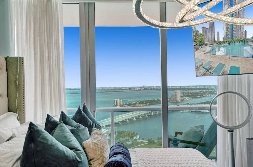 One of a Kind Fully Renovated Unit Best Views of the Bay and Ocean | 1bd 1.5 bth | 1 Parking Garage | 1 Valet Parking Available for $200