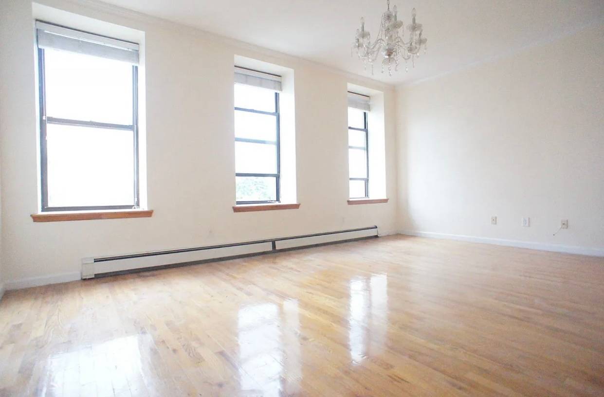 Full floor Hugeeee One Bedroom Apartment