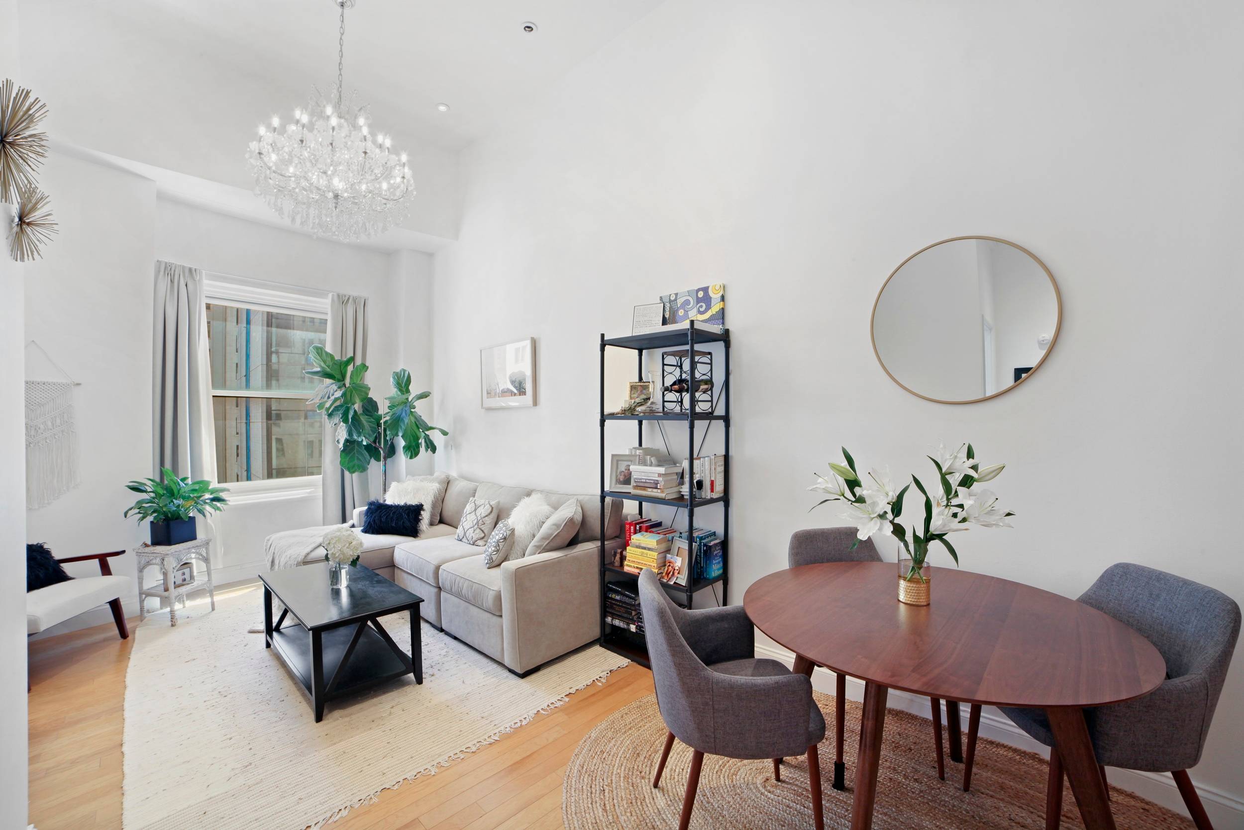 Convertible 2 bedroom loft in FiDi in a full service, white glove building with amenities