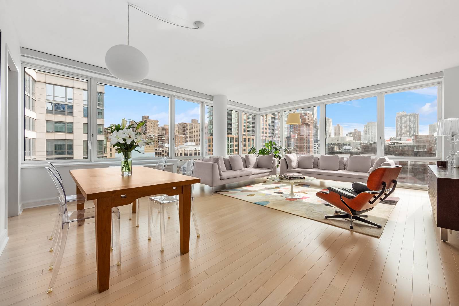 Spacious and Bright corner, 3 bed 3 bath Condo