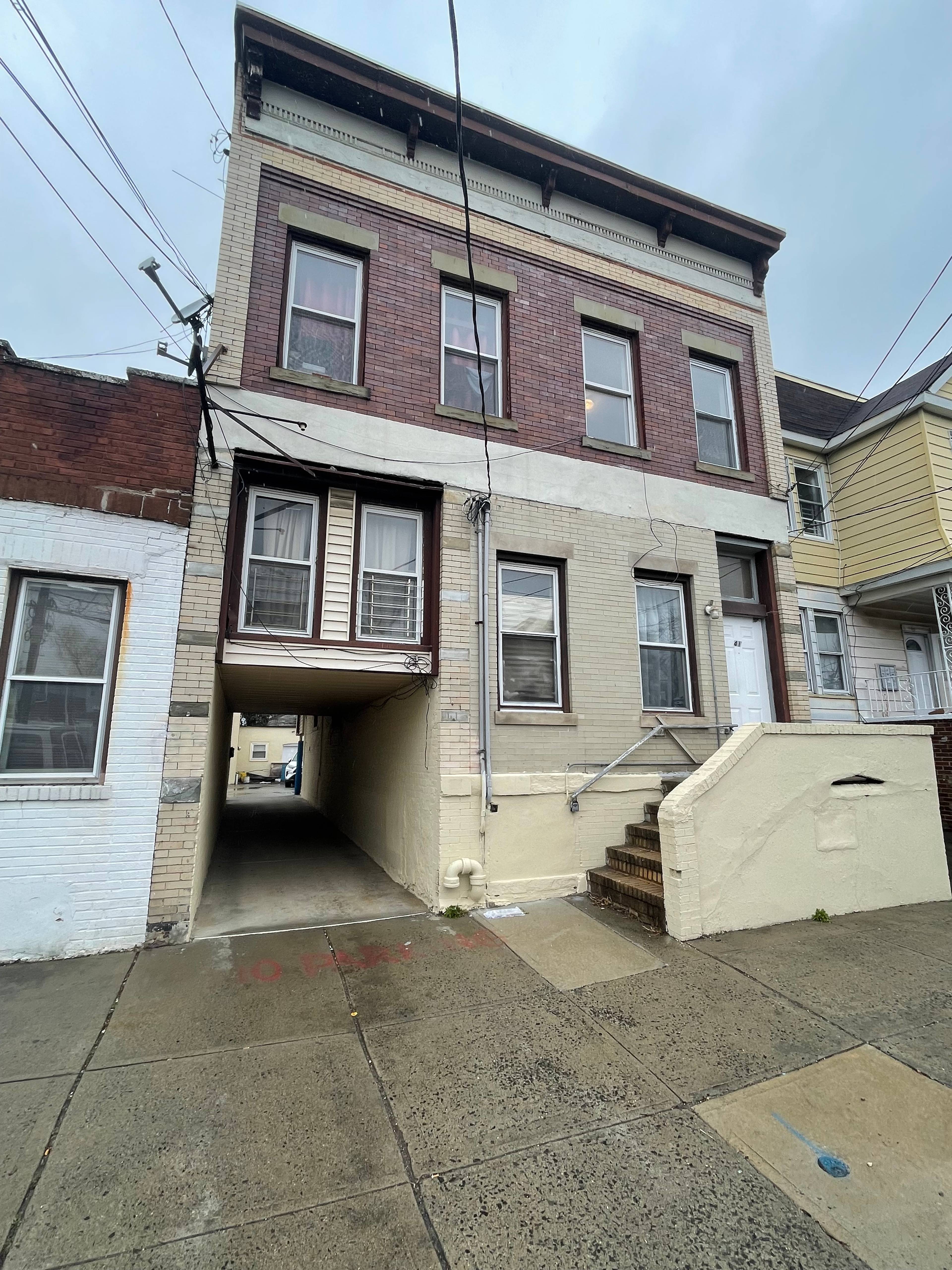 Great Location 1 BR, Possible 2 BR, Unit for Rent