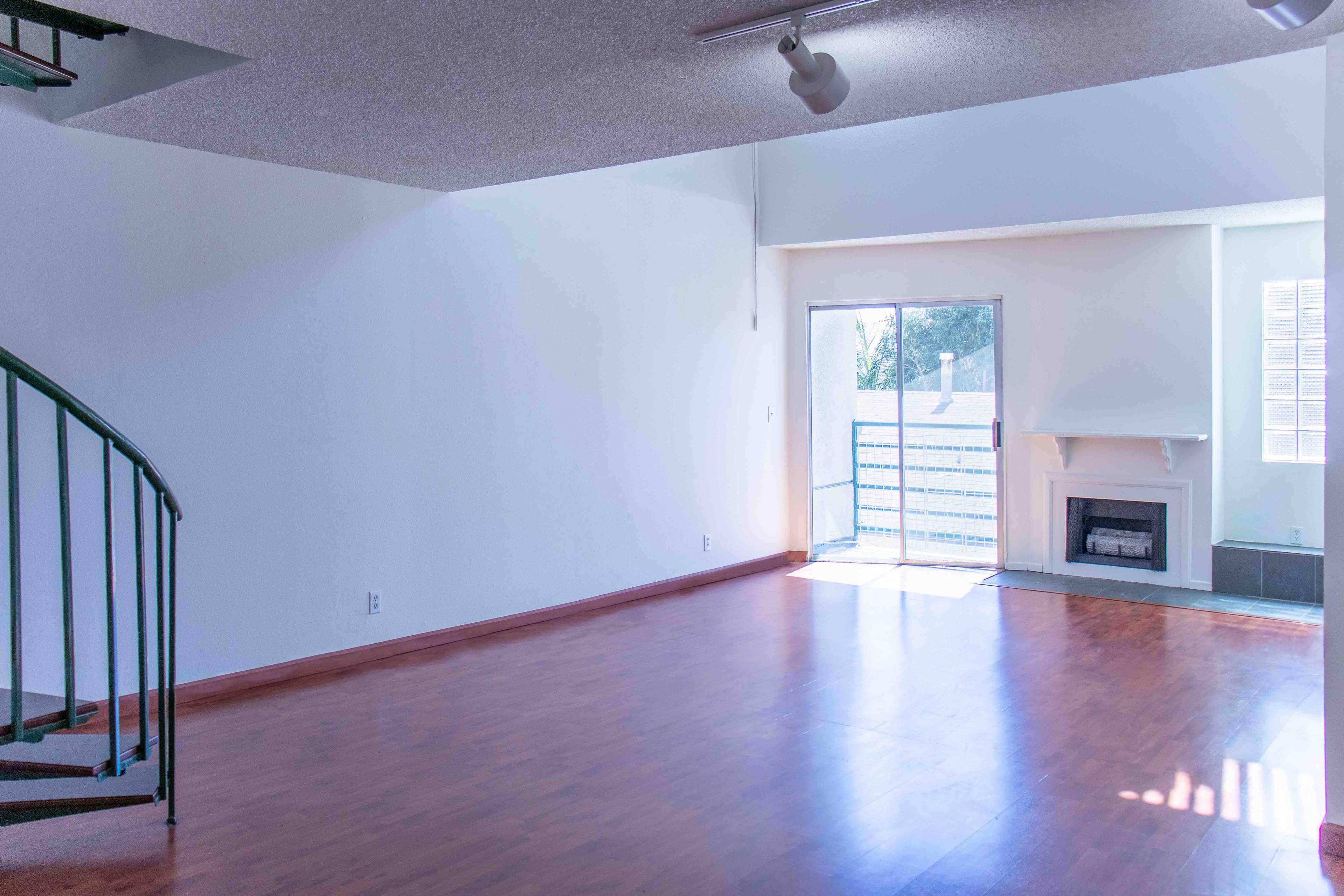 Beautiful 2 Bedroom with a  Loft