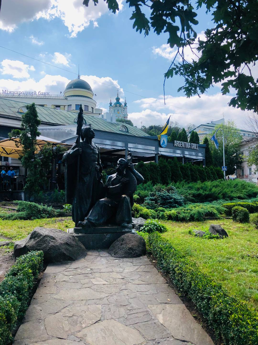 Detached building in a pedestrian zone on Sahaidachnogo St., Kyiv