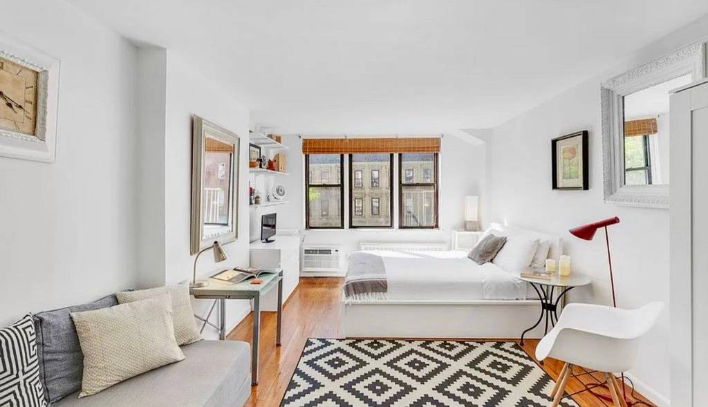 Investment opportunity! large condo studio in prime Upper East Side with low monthlies