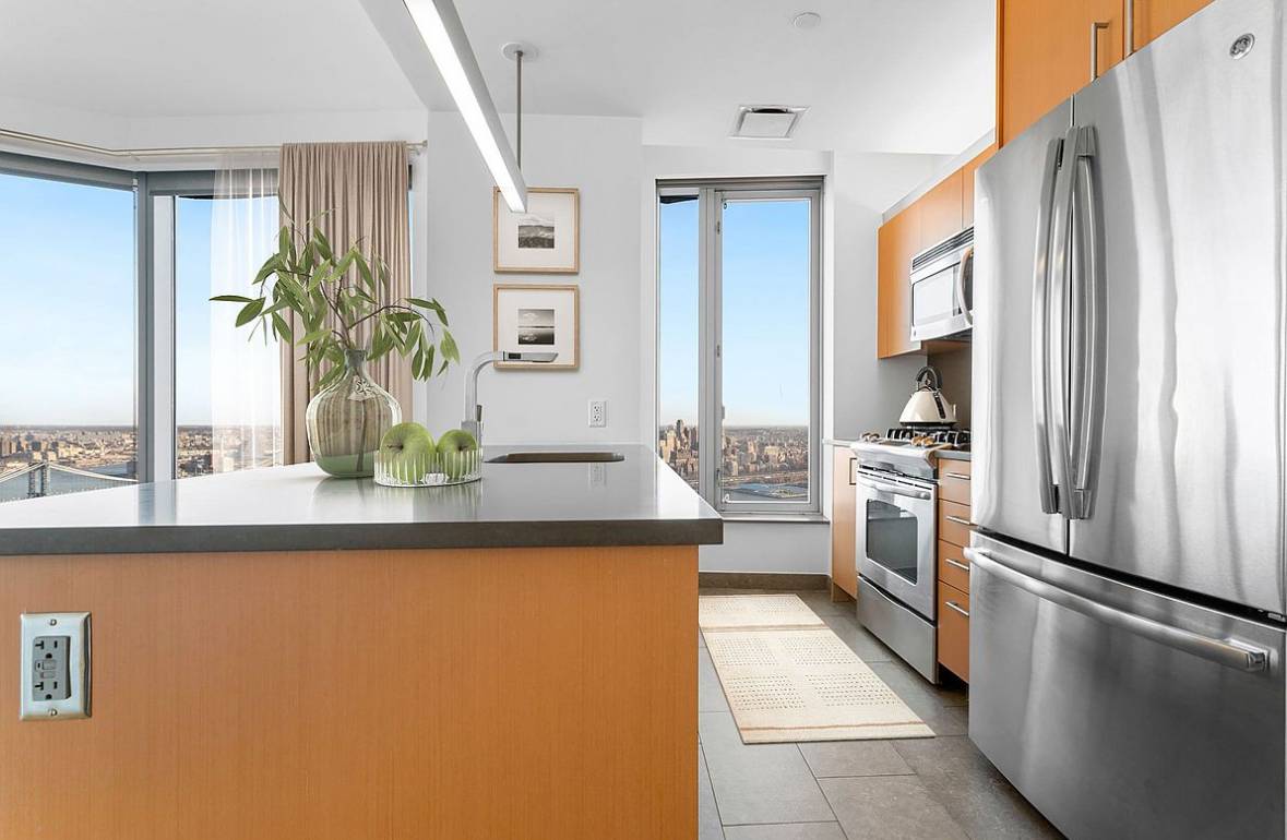 Luxury 1 Bed in Iconic Downtown Building