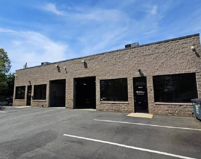 Mint Condition Commercial Industrial Warehouse In West Babylon