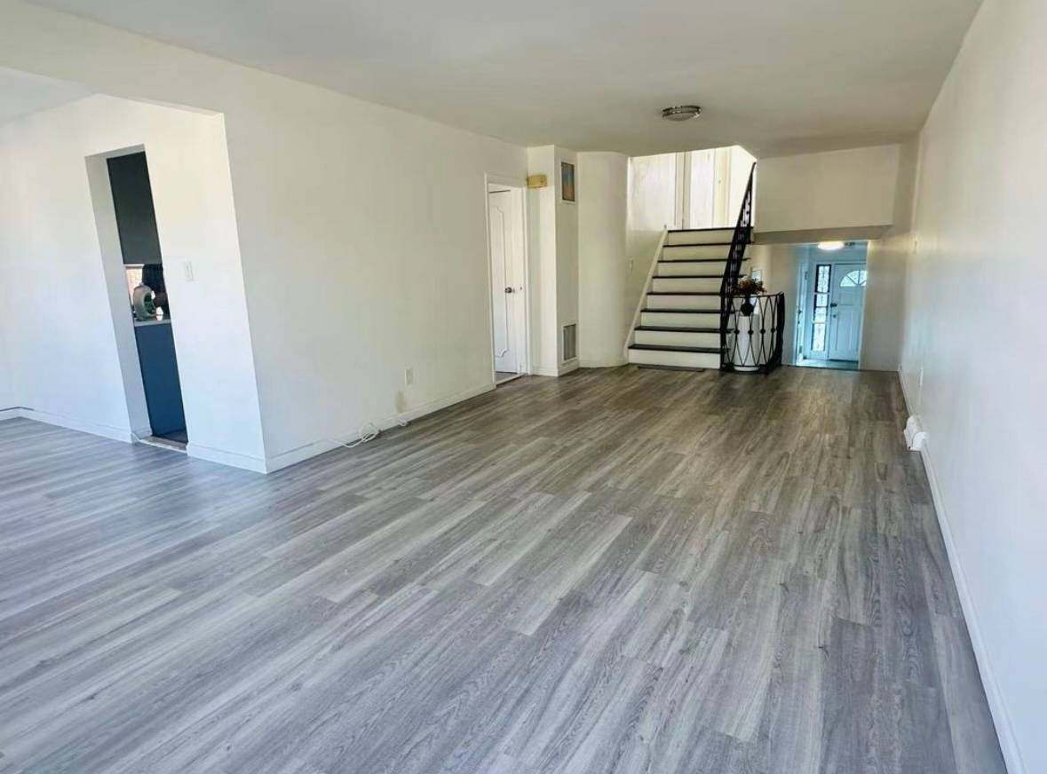 Duplex Rental in Flushing!