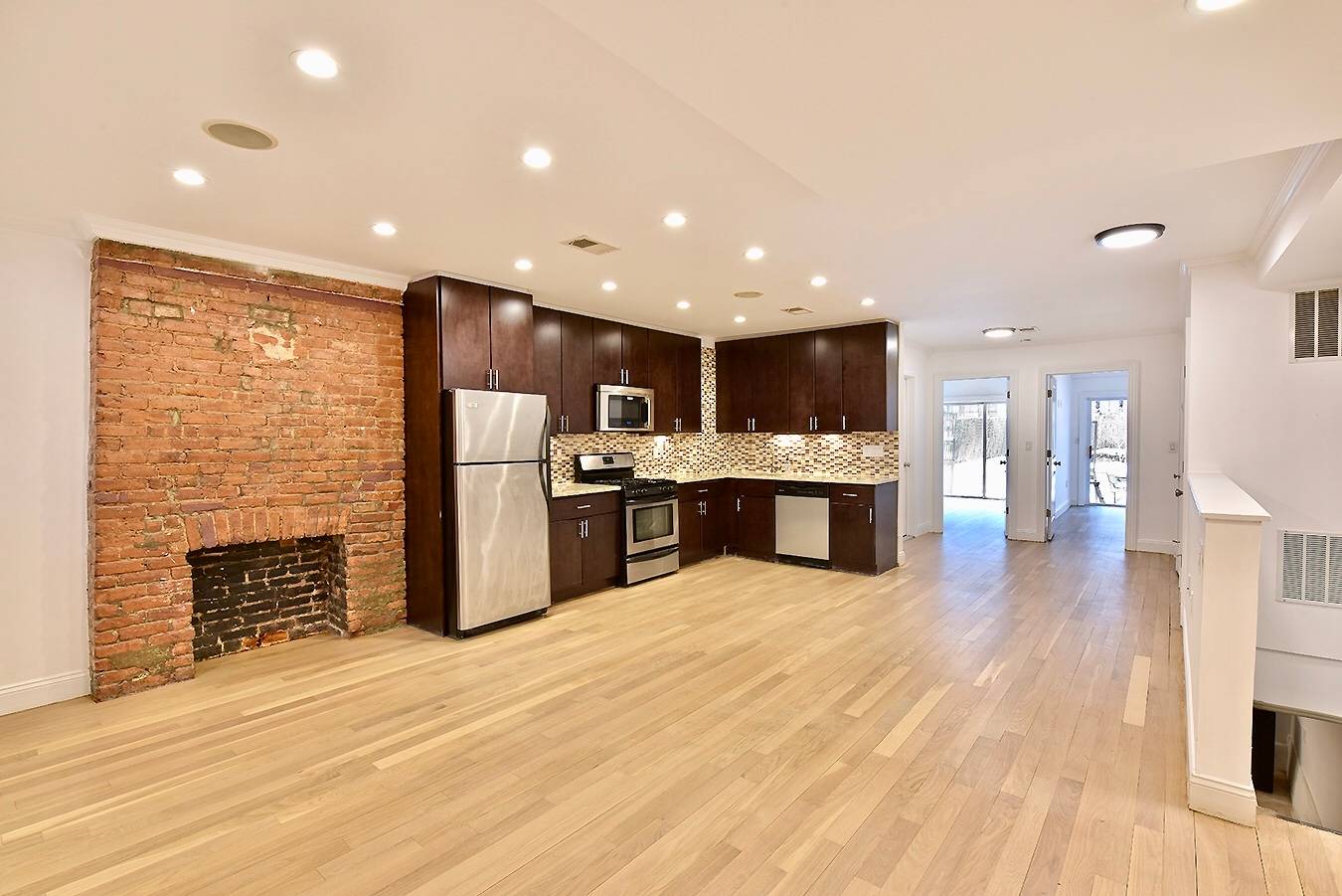 Large renovated 2 bed with private yard