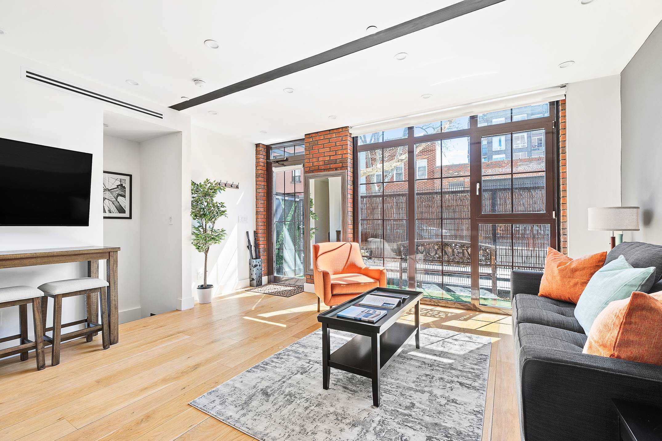 Beautiful Modern Duplex Home For Rent in E. Williamsburg