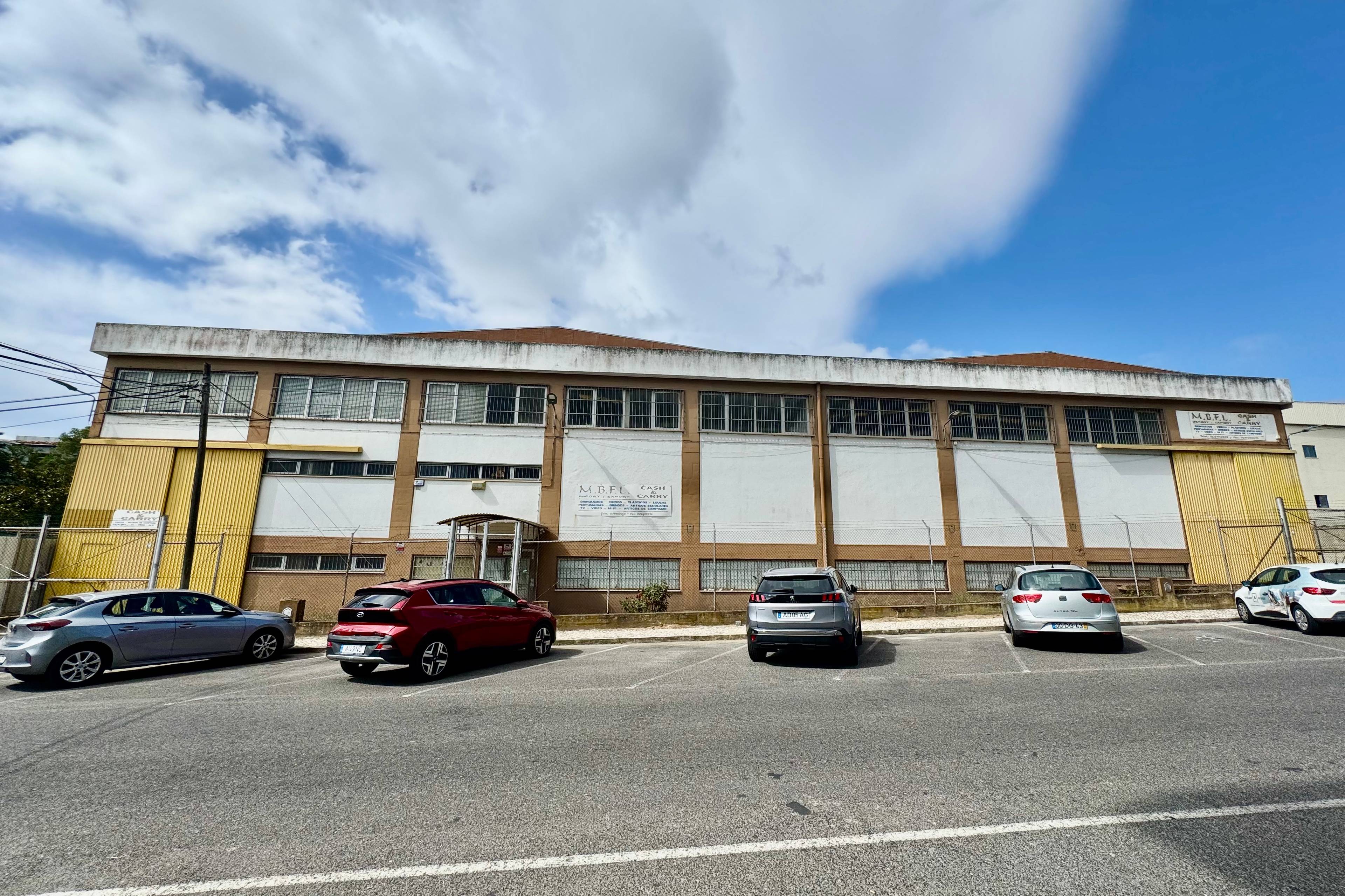 Armazém com 5.000 m² para arrendamento no Prior Velho – junto ao Aeroporto de Lisboa