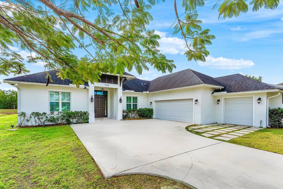 Modern 4-Bedroom Home Built in 2019 with 3-Car Garage, No HOA & Prime Location - Winterlakes Park