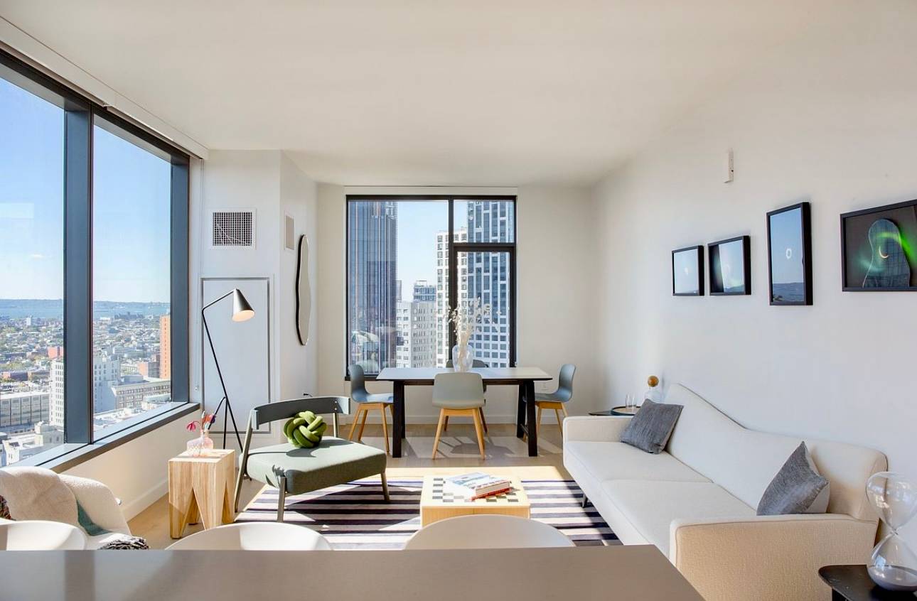 Luxurious Corner 2 Bed 2 Bath with Manhattan & Brooklyn Views!