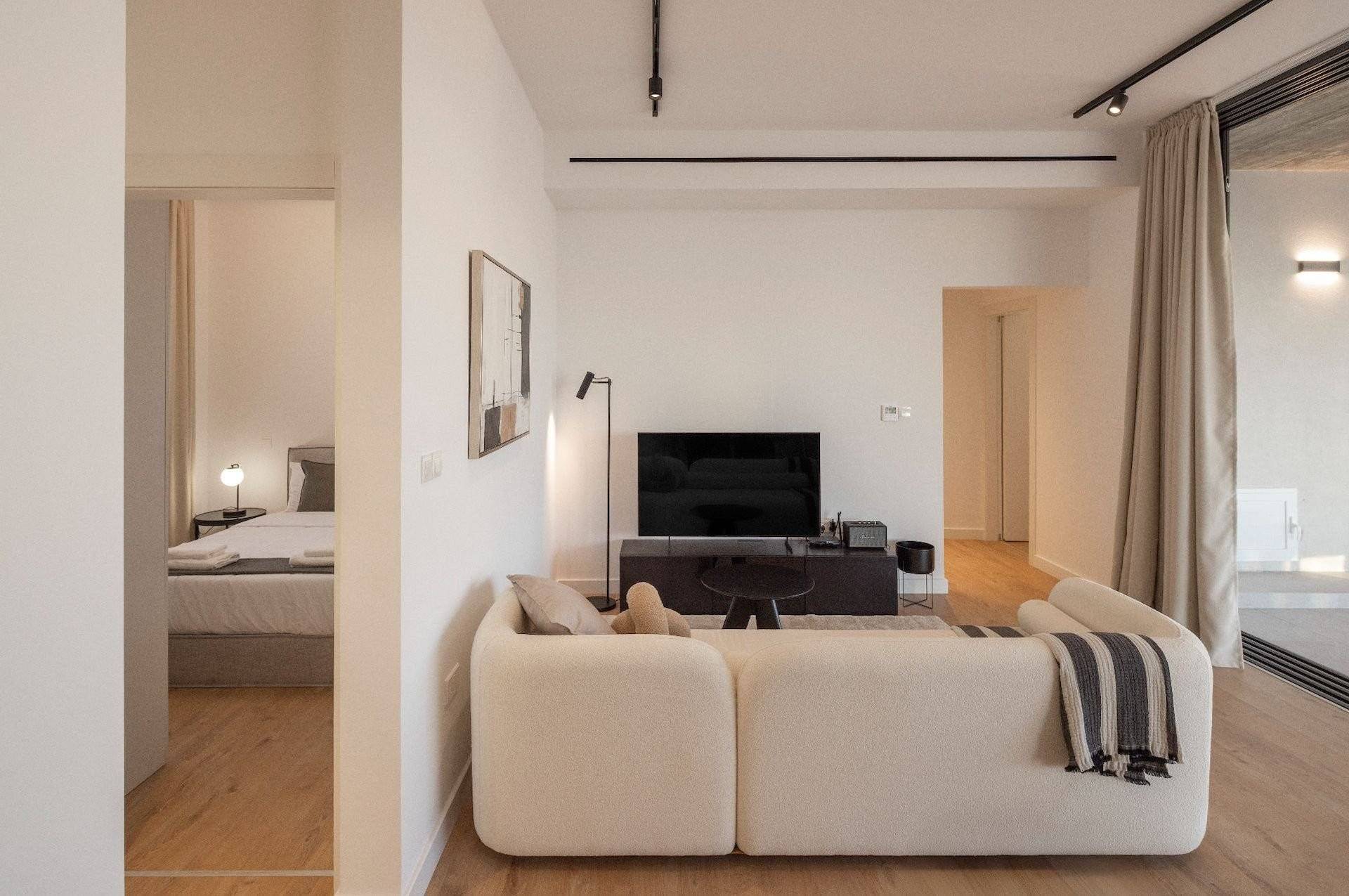 Luxurious Top-Floor 2‑Bedroom Penthouse with Rooftop Veranda & Income Guarantee