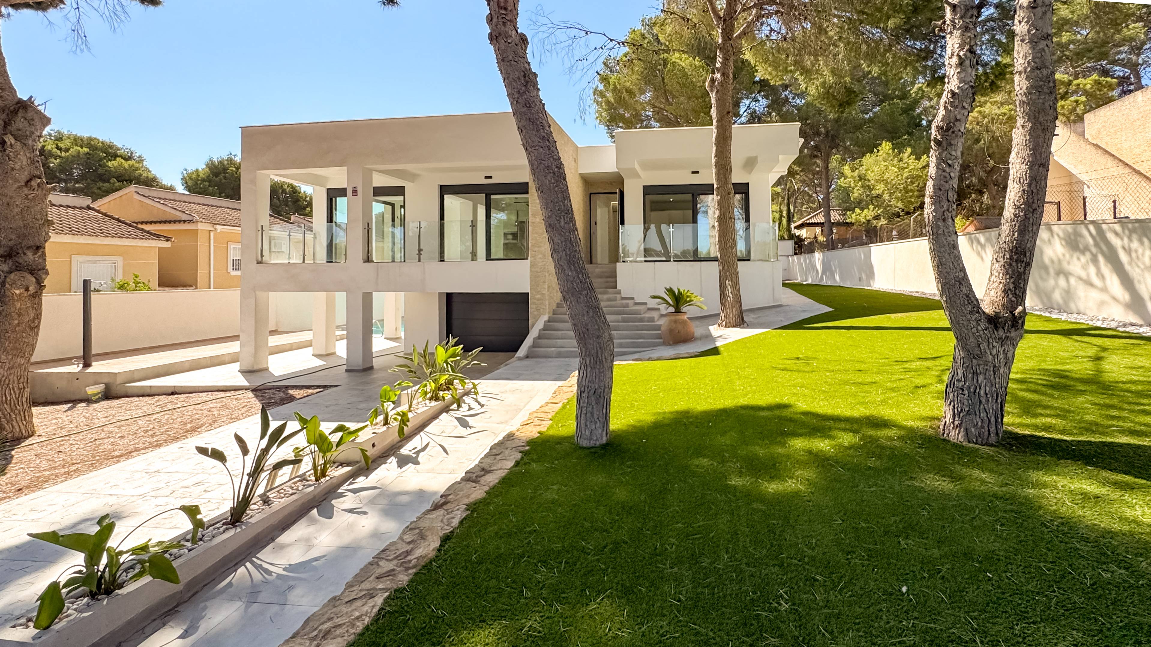 REDUCED! New build villa in Los Balcones. Modern style, large plot