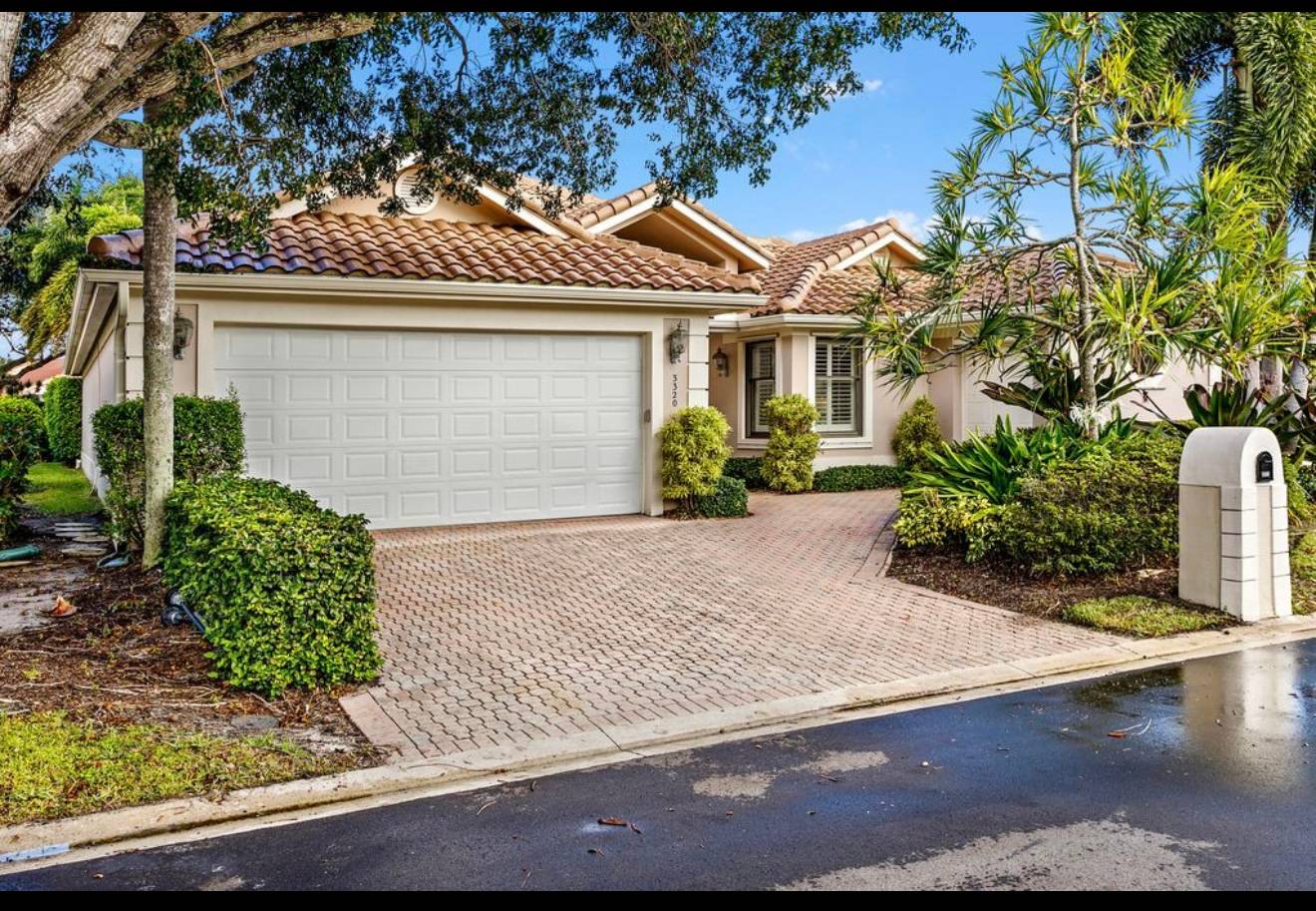 DESIRABLE LOCATION IN JONATHAN’S LANDING GOLF COMMUNITY IN JUPITER