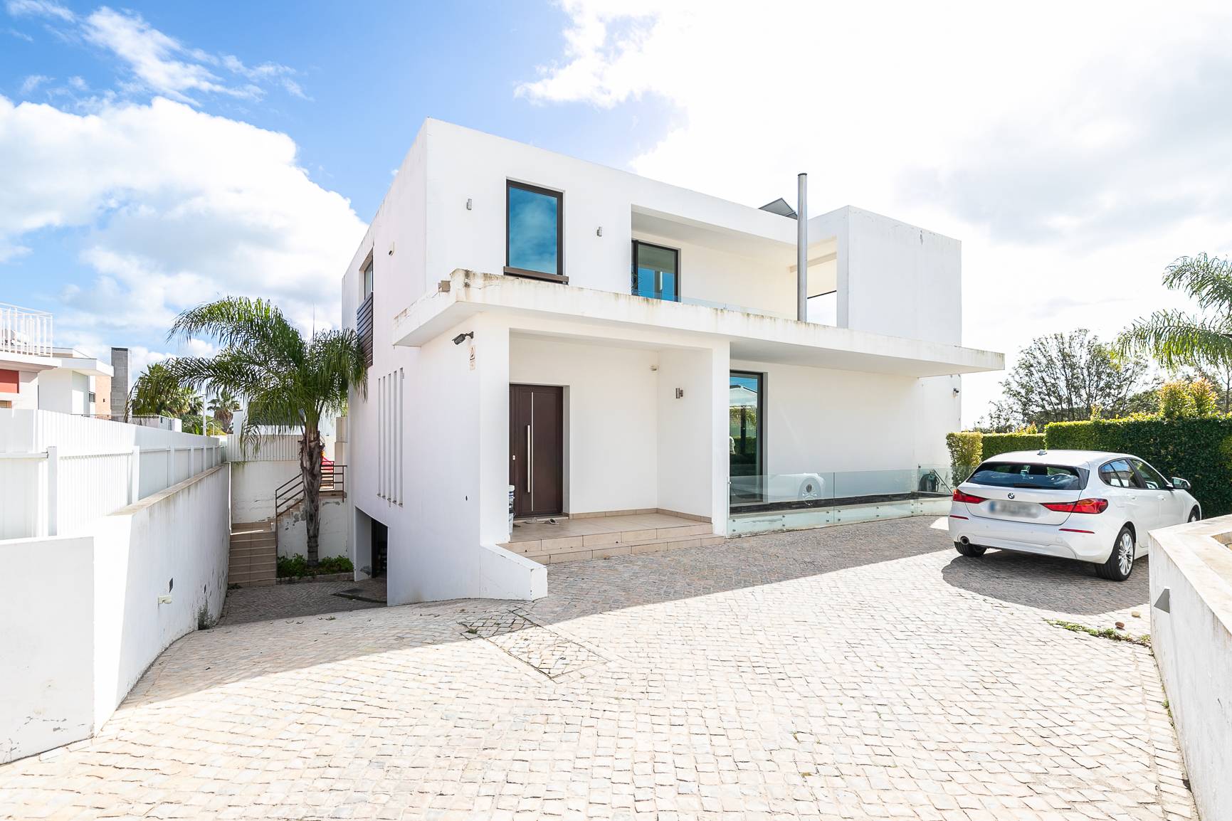 Villa Contemporanea 4 Quartos +1  Junto à Praia de Faro na  Quinta do Eucalipto