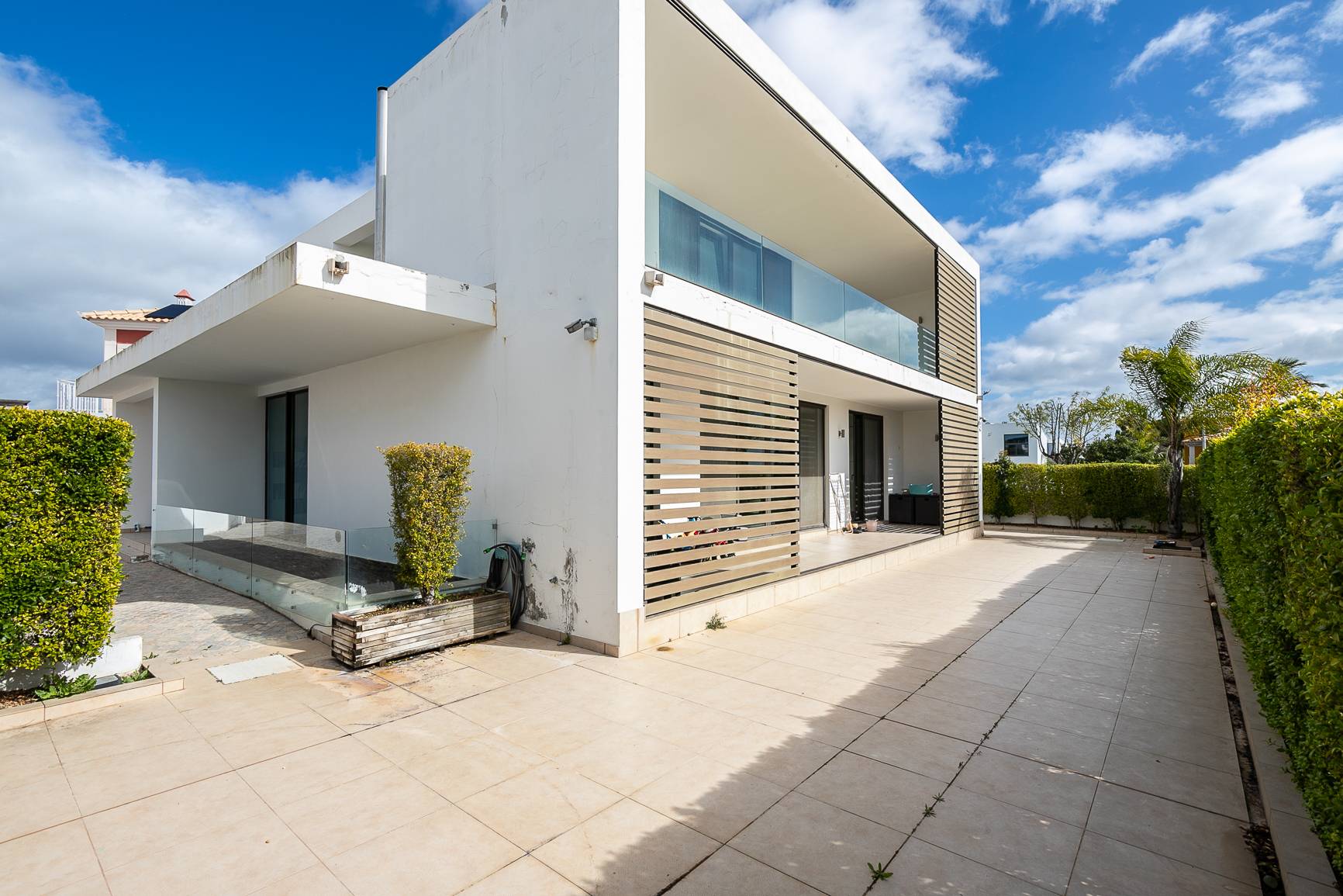 Villa Contemporanea 4 Quartos +1  Junto à Praia de Faro na  Quinta do Eucalipto