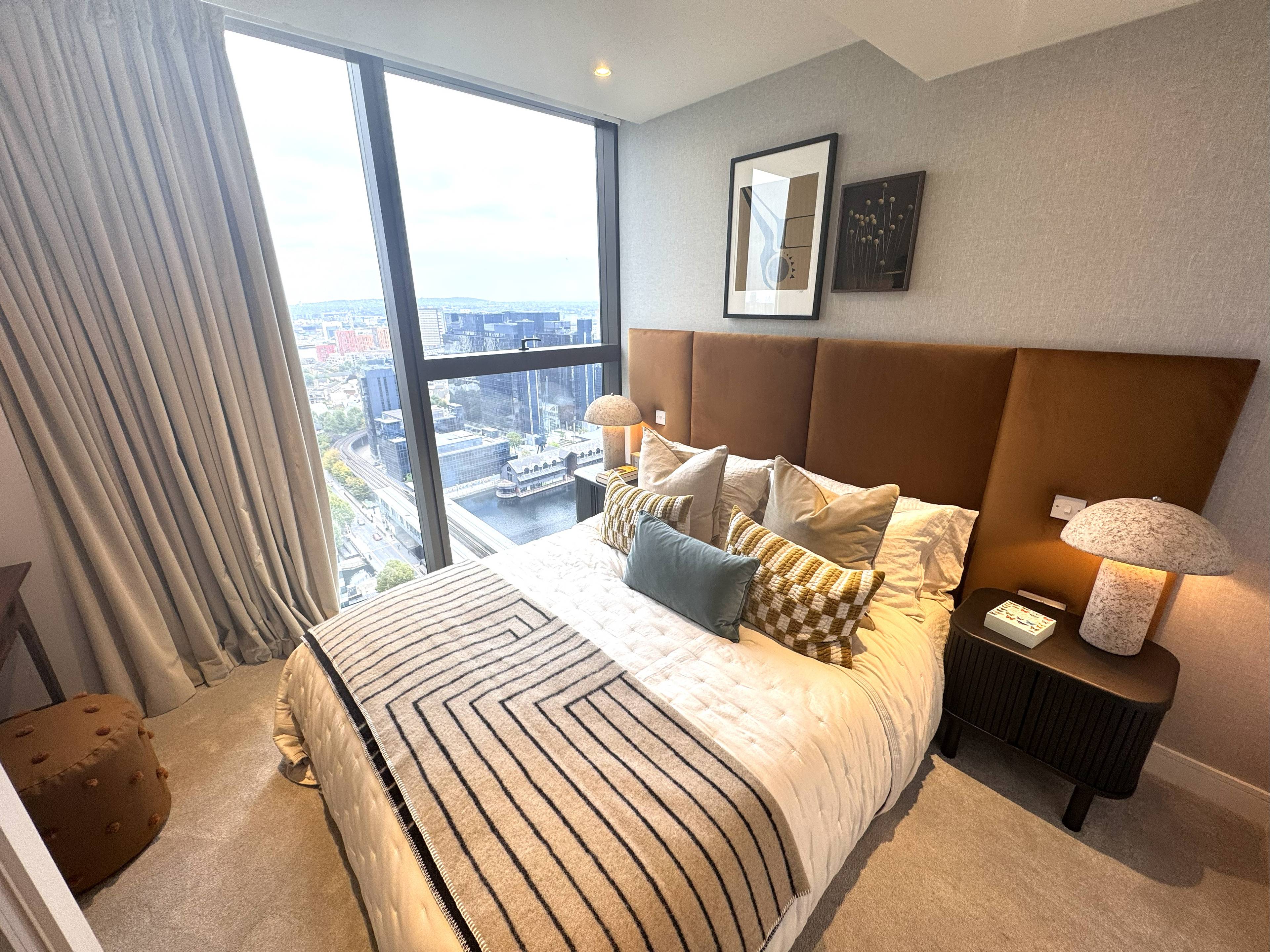 Stunning 1-Bedroom Infinity Suite with Study Canary Wharf, E14