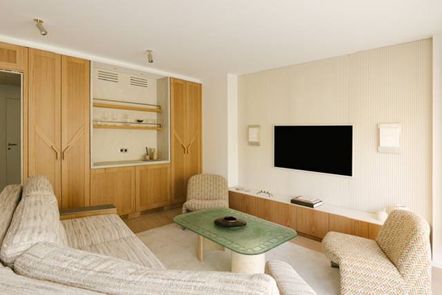 Move-In-Ready Luxury in Paris 7th: Bright 4-Piece Apartment with Dual Exposure Balcony Steps from École Militaire