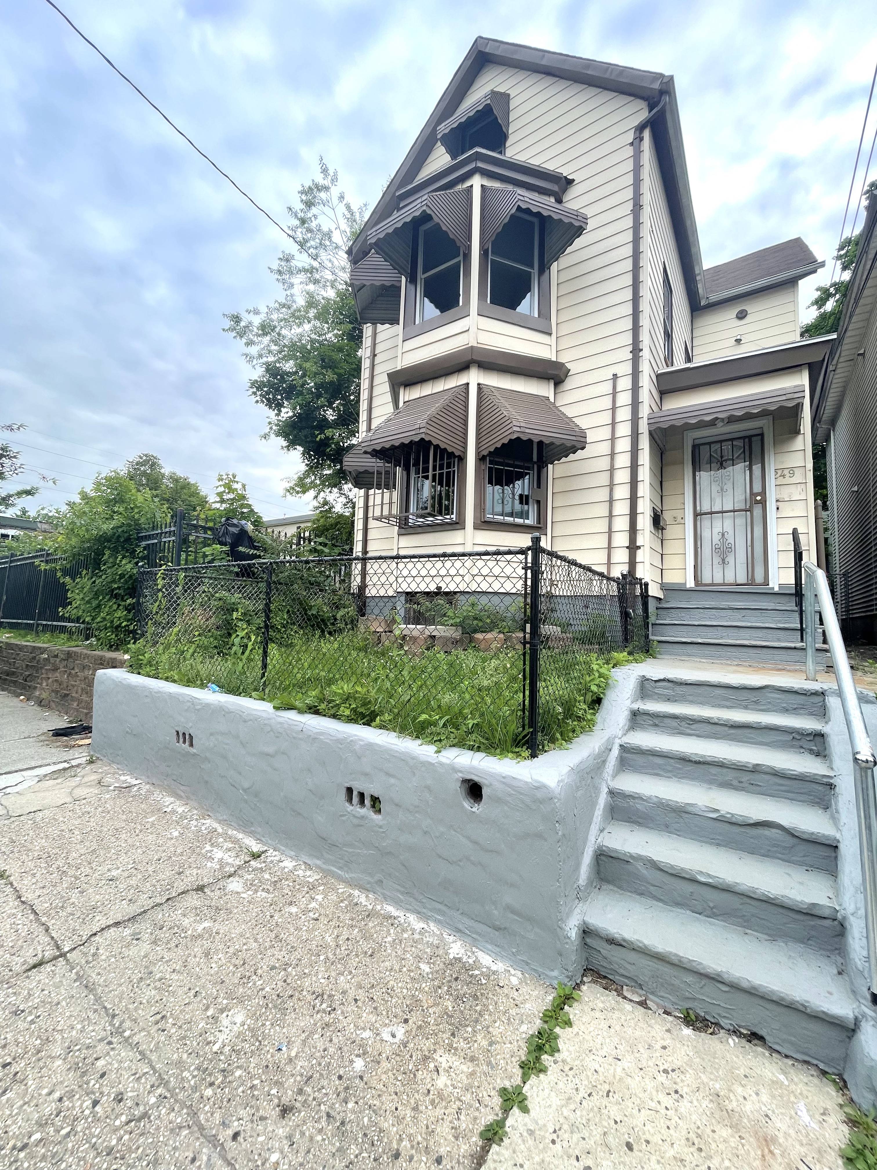 Home Sweet Home! Fully renovated 2 bedroom 1 bath apartment!