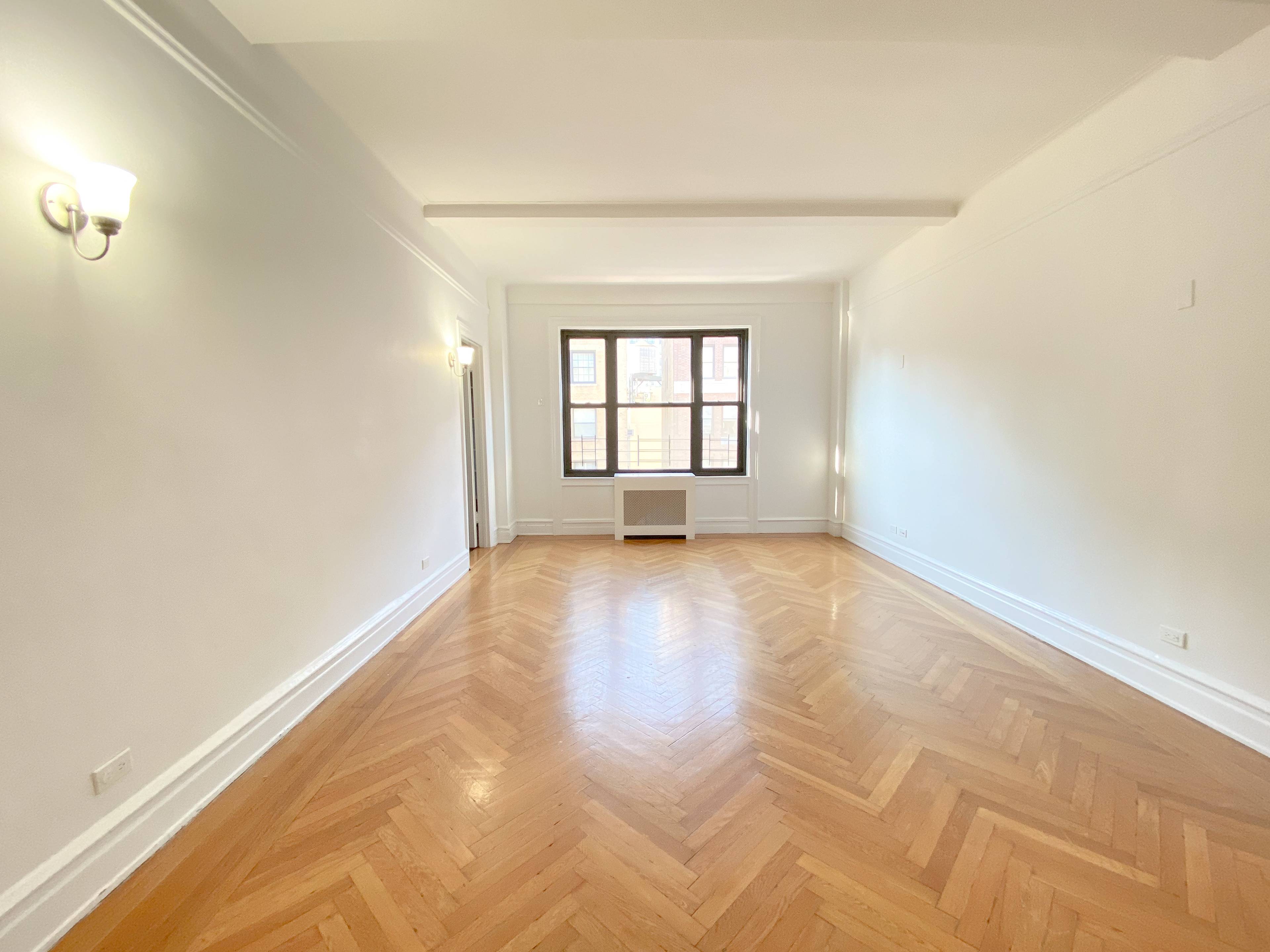 Spacious 3 bedroom in Lenox Hill a few blocks away from the French Lycée