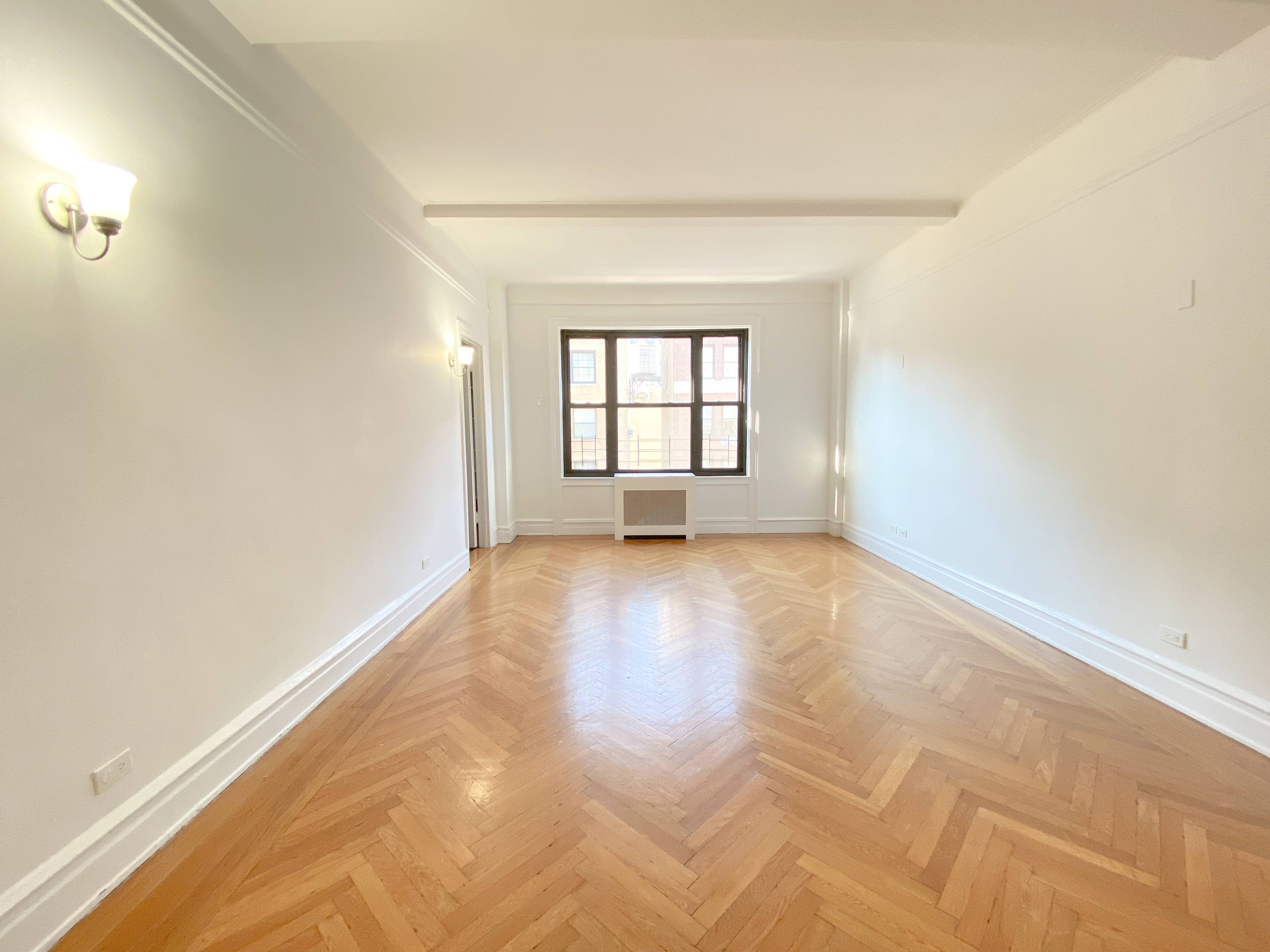Spacious 3 bedroom in Lenox Hill a few blocks away from the French Lycée