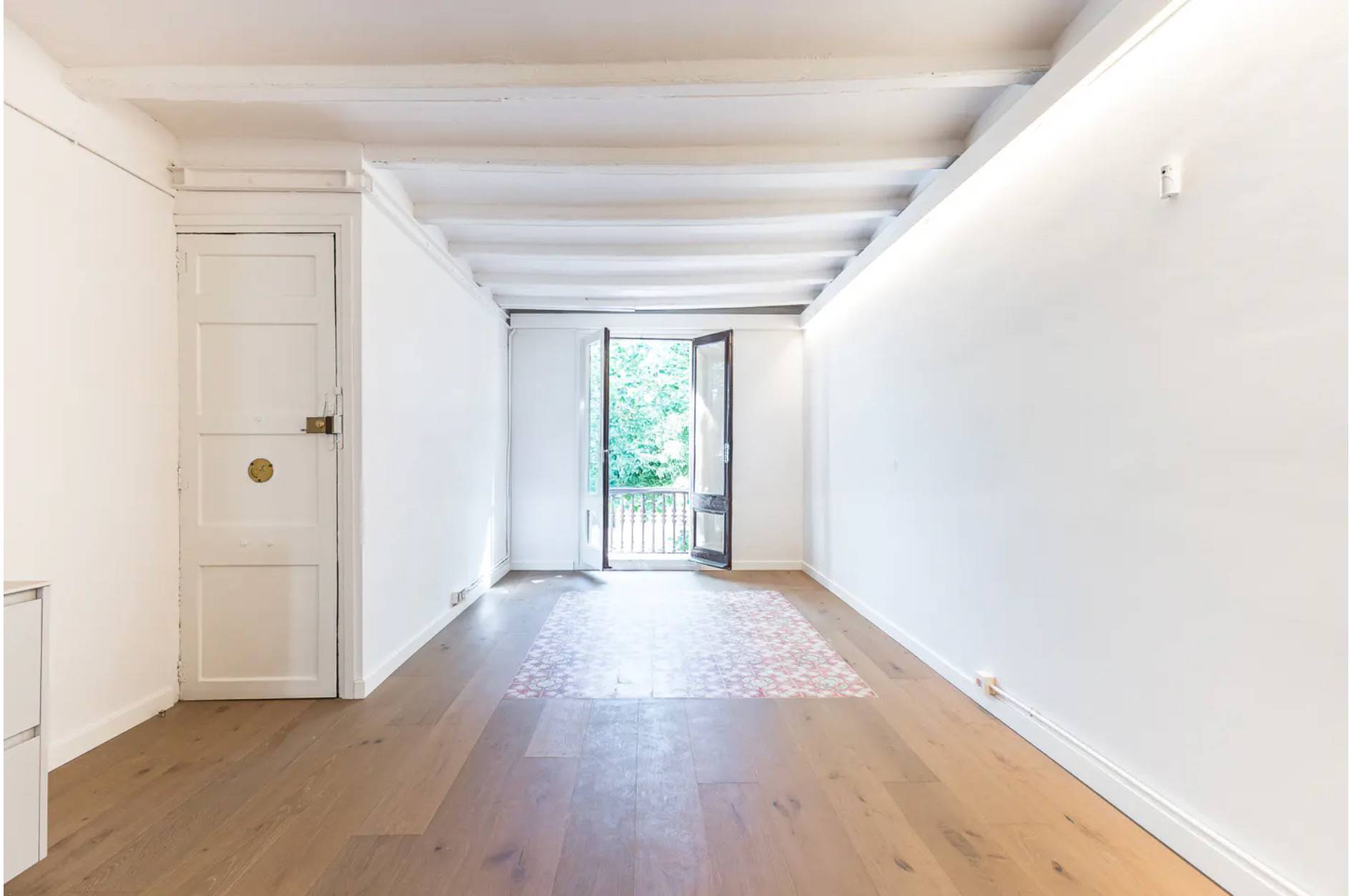 Stylish Renovated apartment 100mts from BEACH