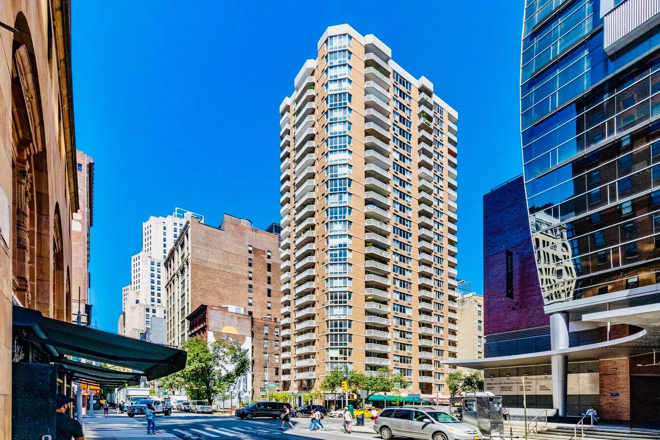 Spacious and Sunny Alcove Studio with a Private Balcony!