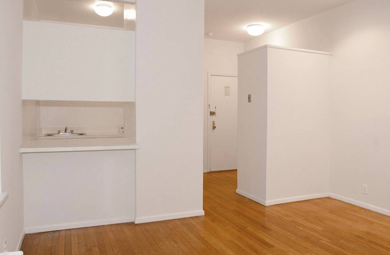 Amazing one-bedroom apartment, located in the most desirable NYC neighborhood Gramercy Park!