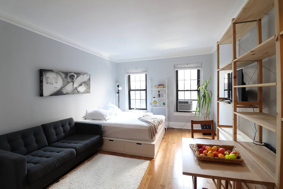 Spacious & Bright Studio Available in Midtown East!