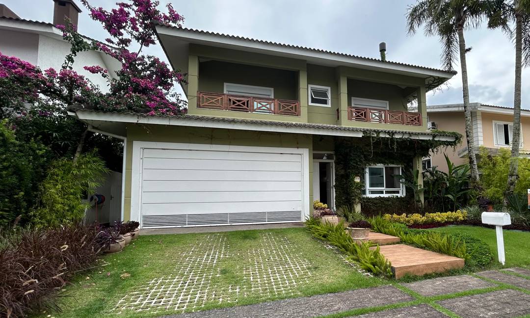Luxury Family Home for Sale in Jurerê Internacional – 600m from the Beach