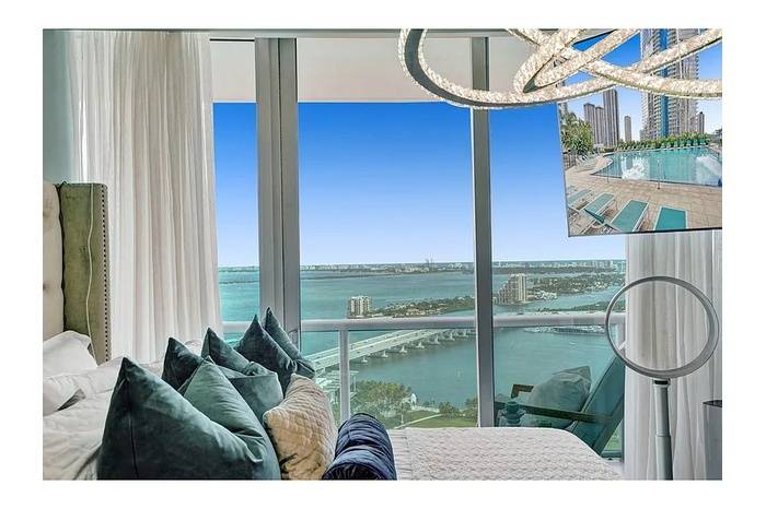 39th Floor Luxury One Bedroom with Bay Views in Downtown Miami Steps from Miami Worldcenter