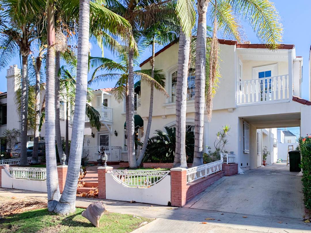 Trophy Duplex in Hancock Park – Upscale Design, Premium Location