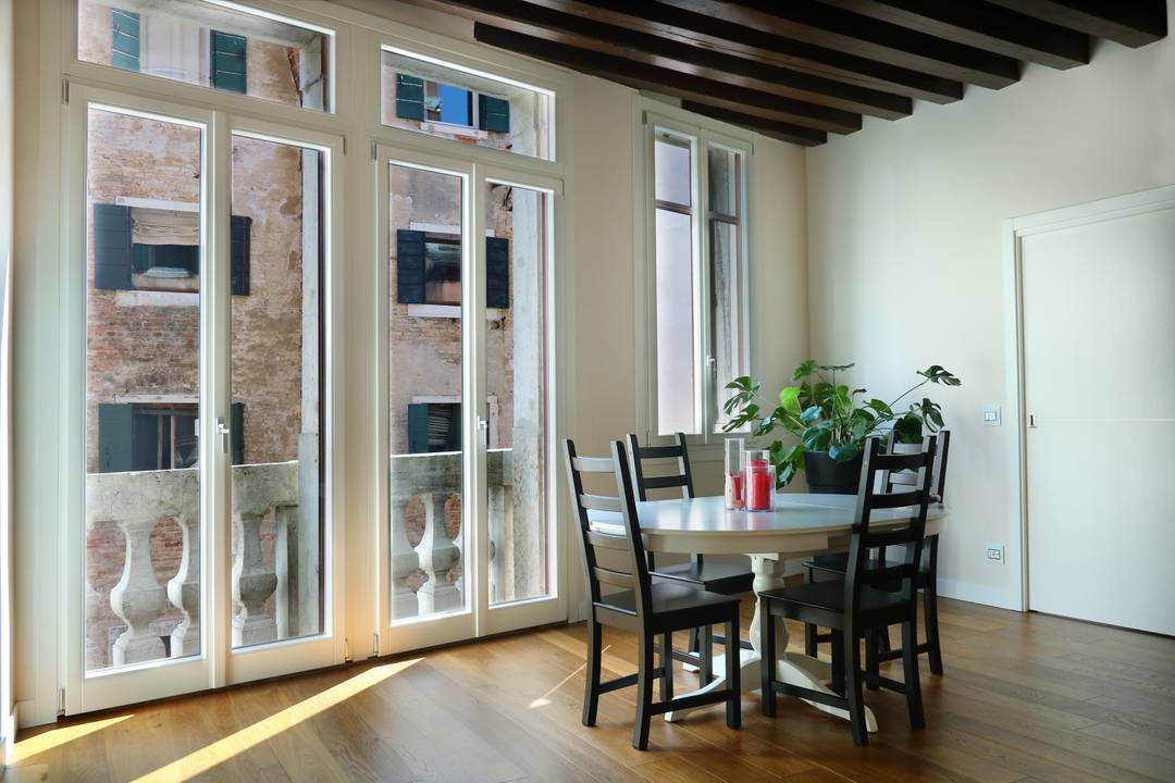 Delightful apartment with modern amenities  in the heart of Venice (Italy) Fully renovated | 165 sqm | Canal view