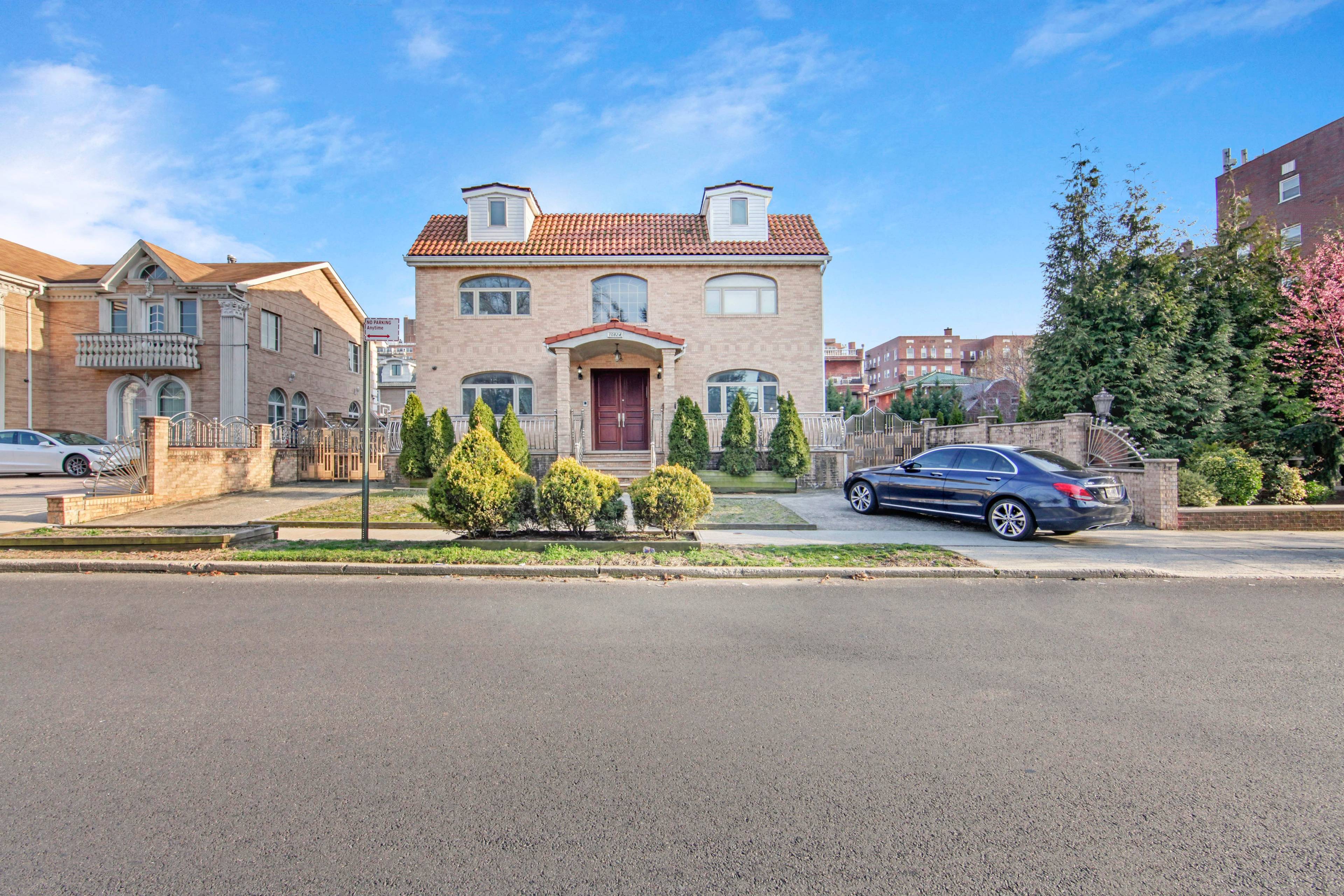 THREE STORY HOUSE IN THE HEART OF FOREST HILLS!!!