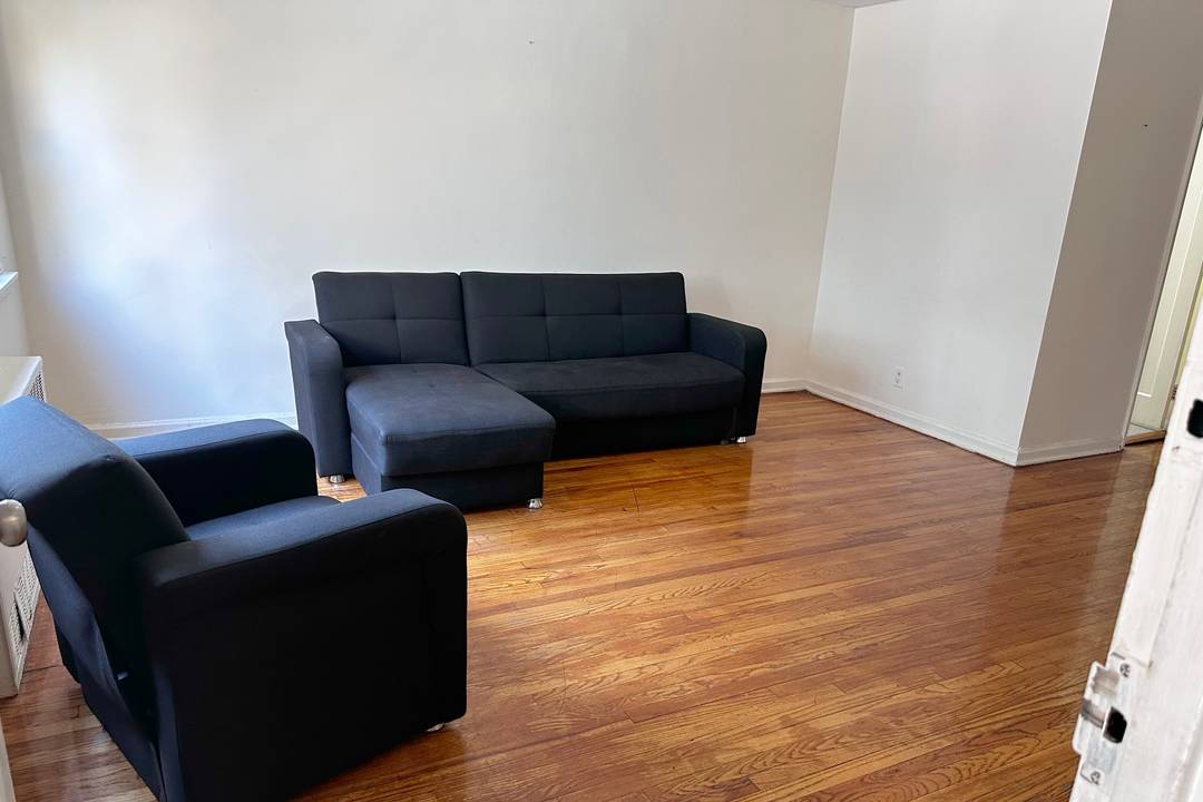 Welcome Home! Bright 2BR with Spacious Living Area in Flushing