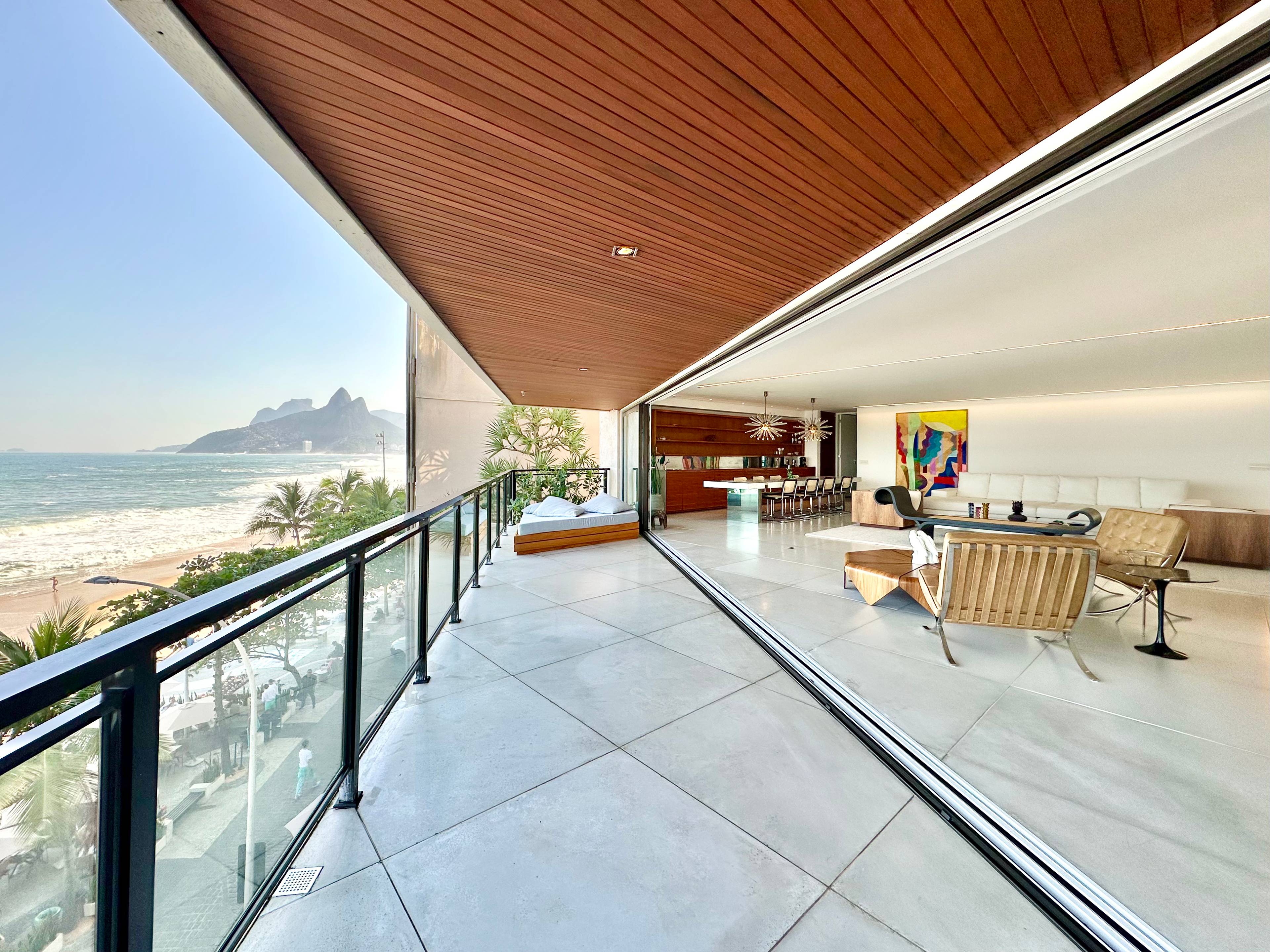 Luxury 3 bedroom ocean view apartment on Ipanema