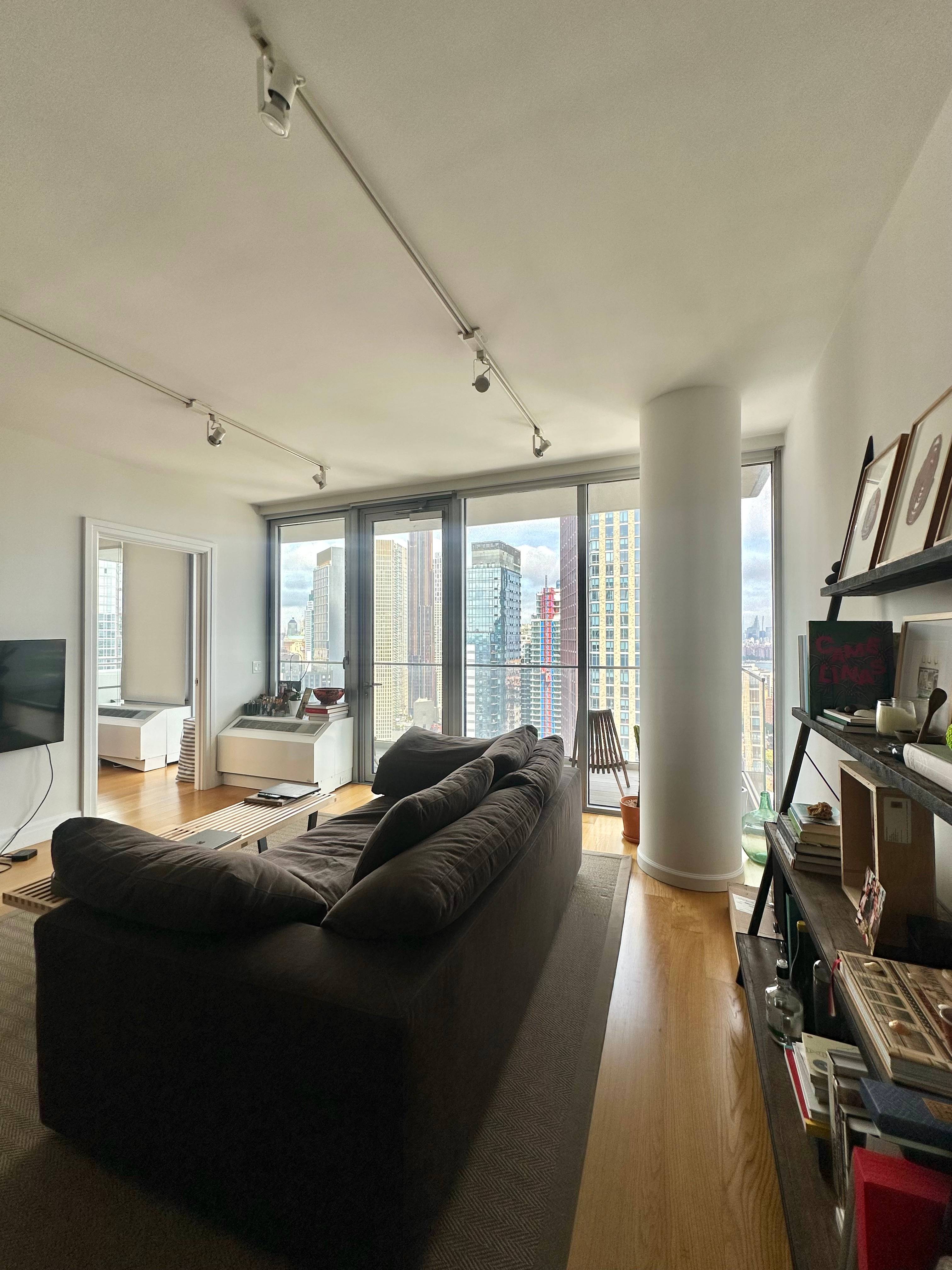 NO FEE! Stunning 2 Bed/2 Bath with Panoramic Views of NYC!