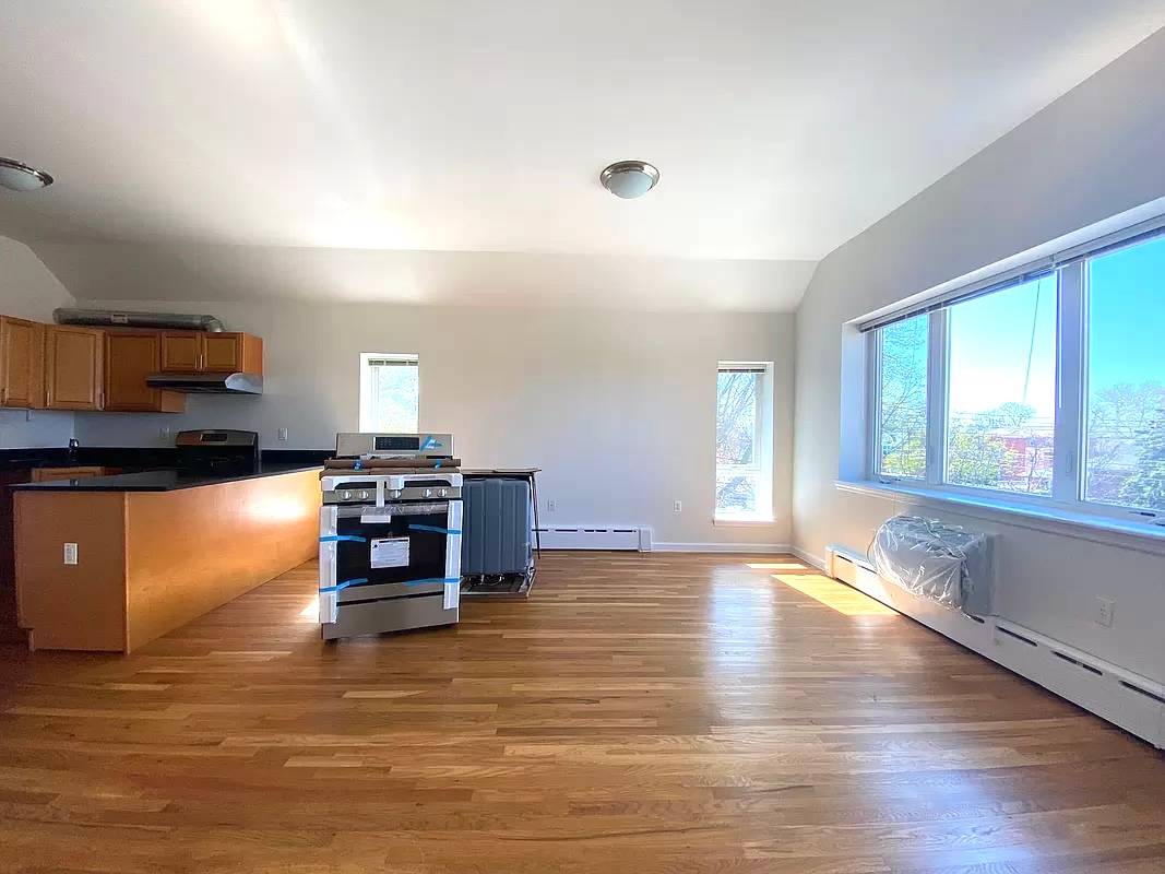 Value - 3 Bedroom - Huge Rooms Tons of Closet Space New Construction - Prime Astoria Location