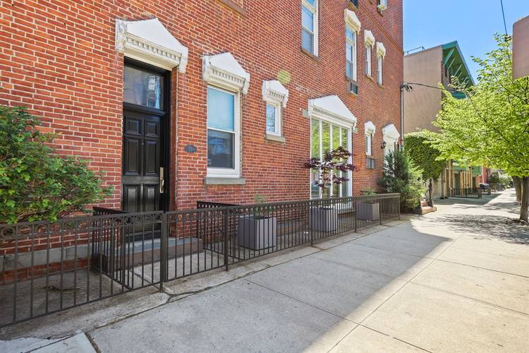 Renovated 2BR with Garden Access & Easy NYC Commute