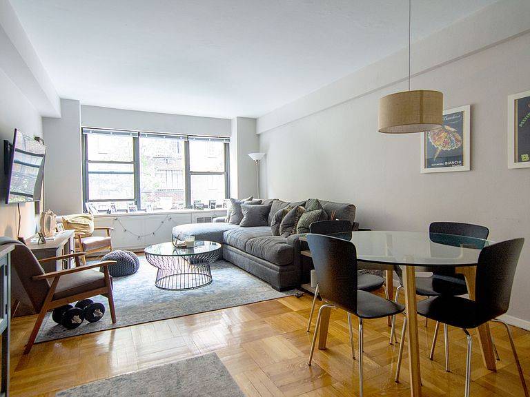 OVERSIZED ONE BED IN QUIET TUDOR CITY GARDENS