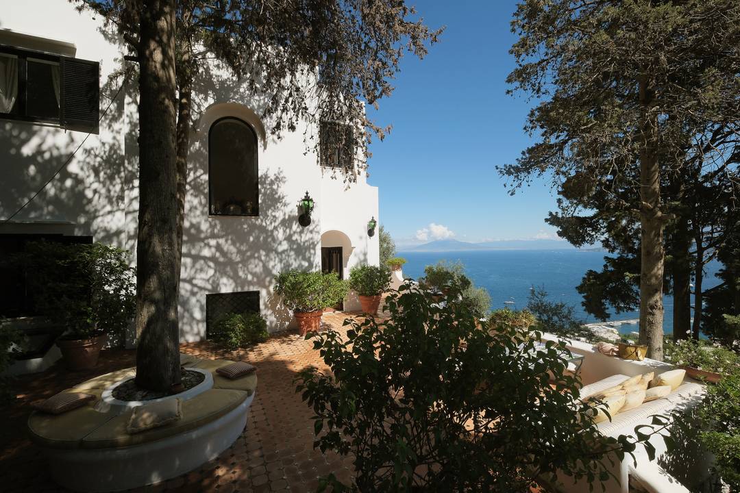 Elegant private villa set on Capri’s hillside