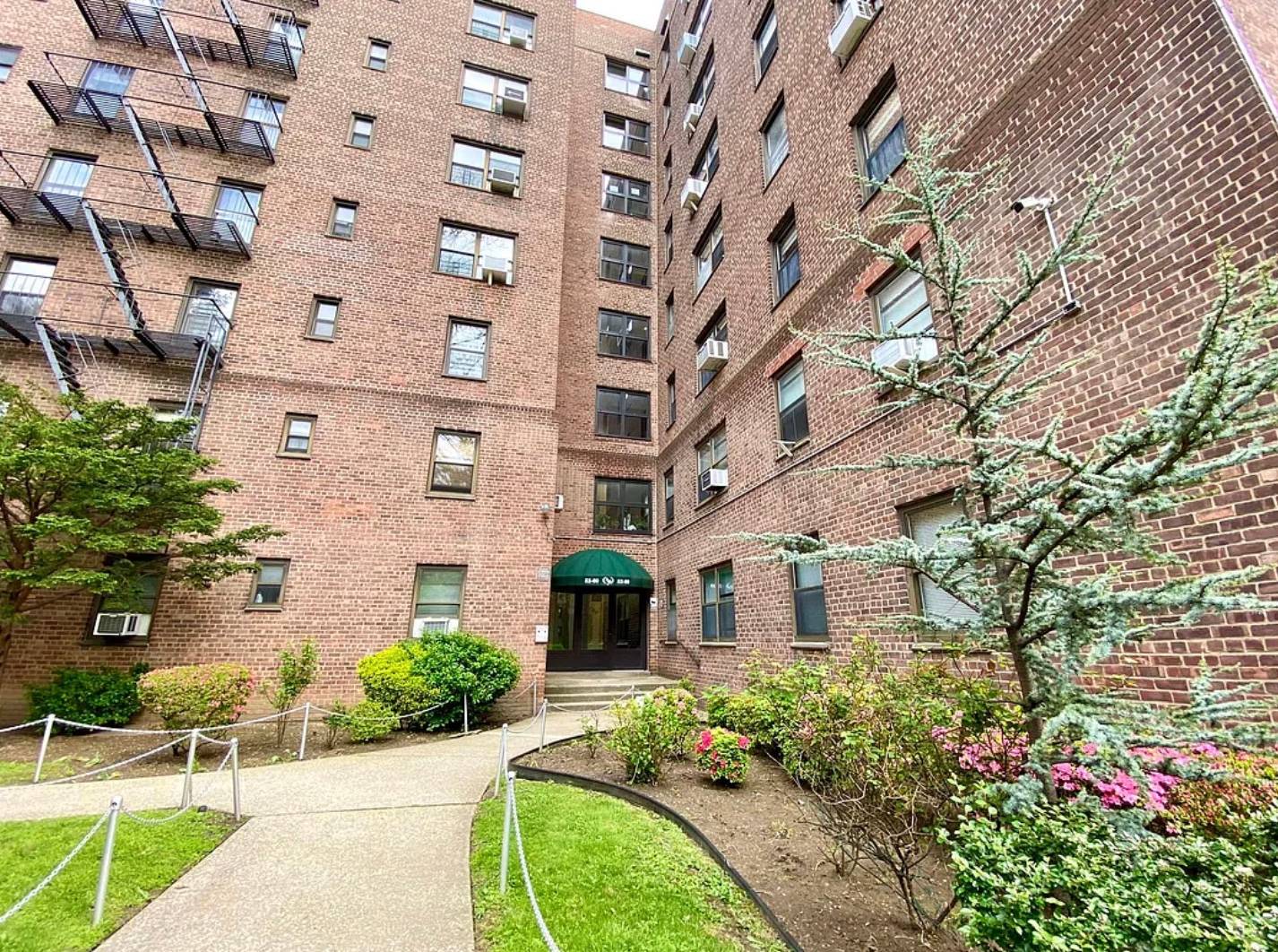 1 Bedroom 1 Bathroom in Ridgewood Gardens. 52-60 65th Place, #4A, Queens, NY, 11378