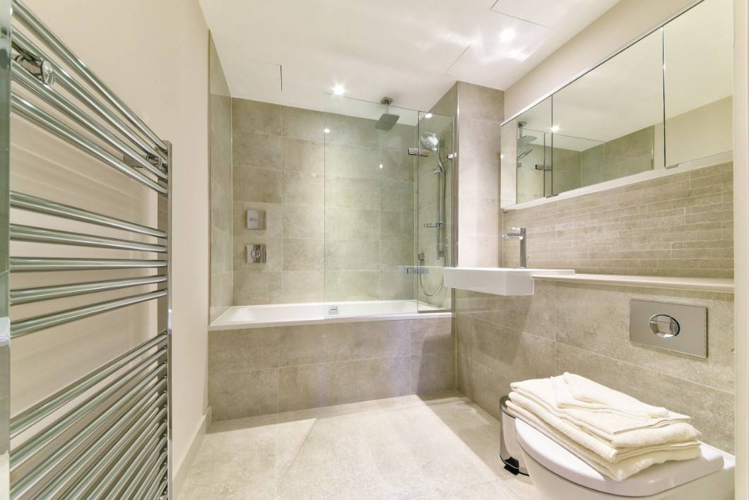 10 minutes walk to Sloane Square -3 bedrooms - 2 bath - large terrace - modern and elegant; Located between the affluent neighbourhoods of Chelsea and Belgravia