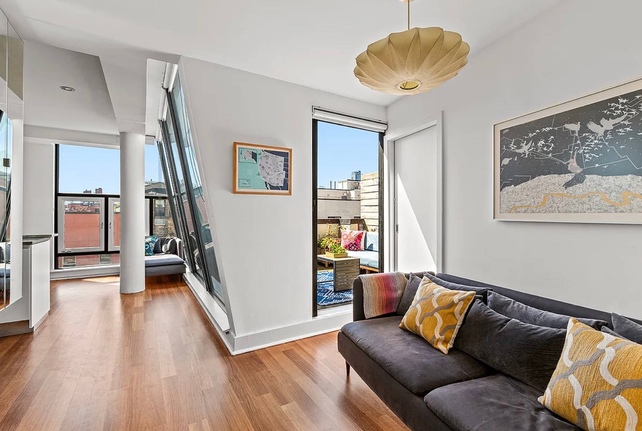 Greenpoint Glasshouse – A Sun-Drenched Duplex Penthouse Retreat