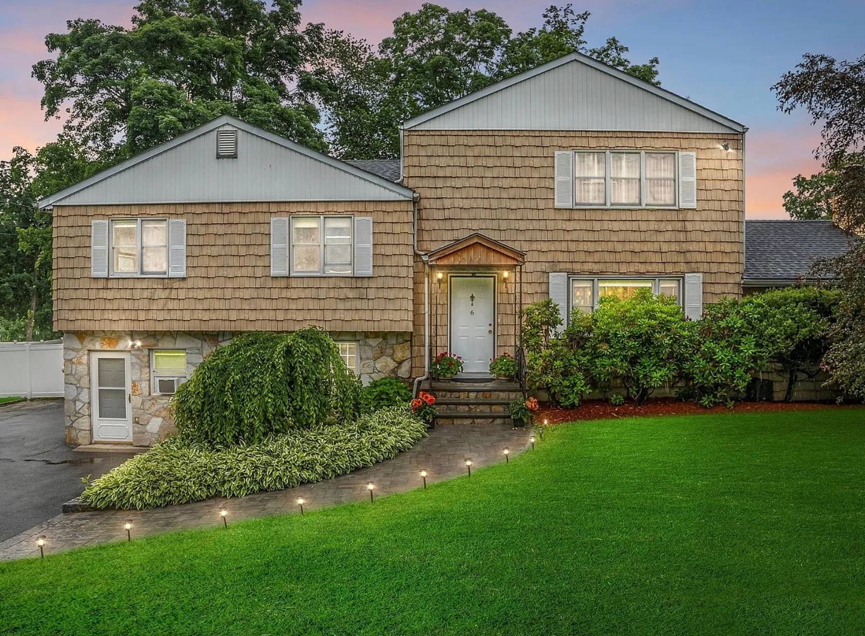 Single Family Home with swimming pool