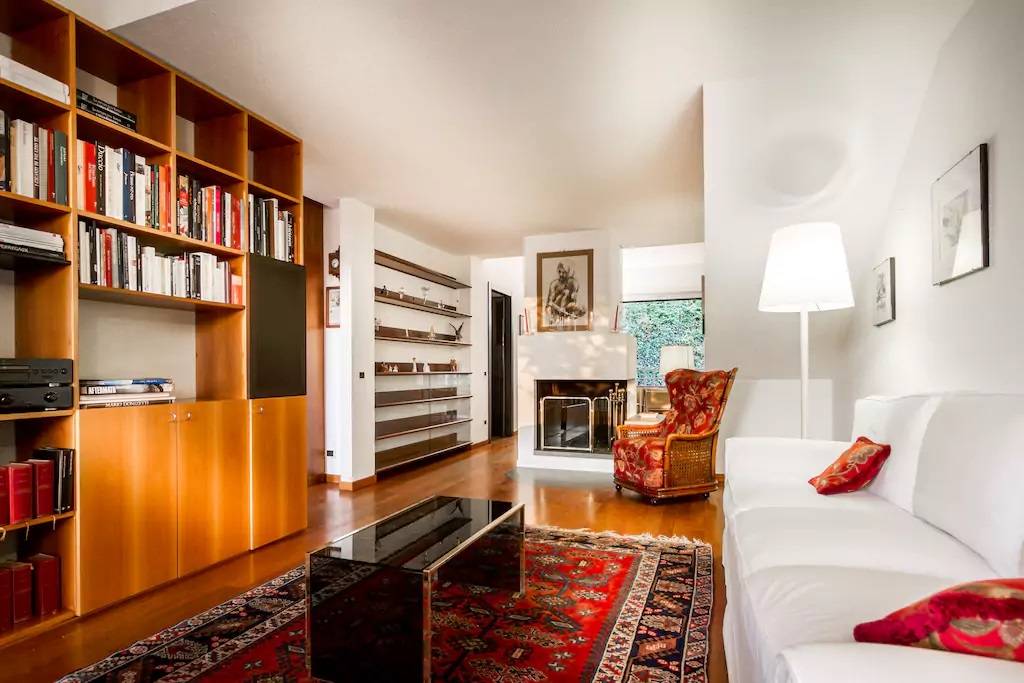 Residence villa with tennis